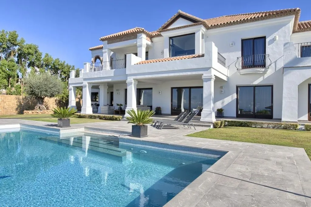 Piscine - Luxury Villa with Private Pool in Benahavís