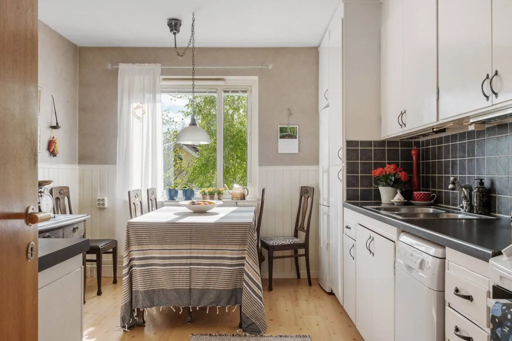 Söögituba - Apartment with Balcony in Central Location