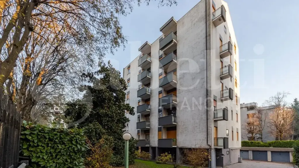 Extérieur - Rear-Facing Apartment with Balcony in Monza