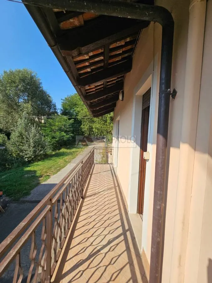 Terrasse - Spacious 3-Bedroom Apartment in Alba