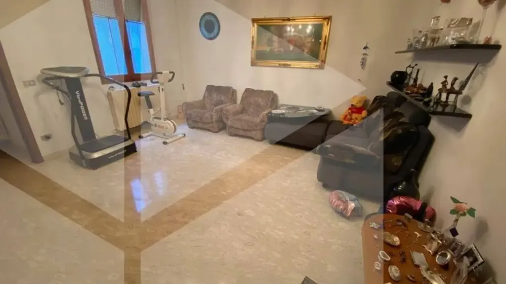 Elutuba - Semi-Independent Apartment with Box in San Severo