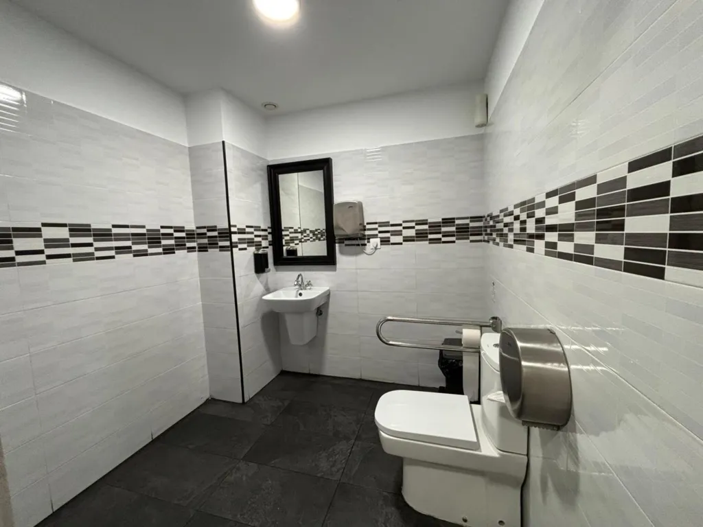 Bathrooms - Bar-Restaurant with Terrace in Pinar de Jalón