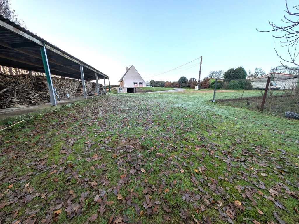 Jardin - Maison avec Terrain et Bâtiments Annexes à Baud
