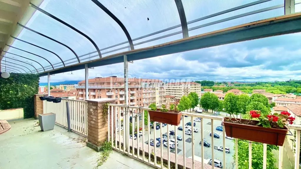 Rõdu - Apartment with Terrace in Piazza Castello, Ciriè