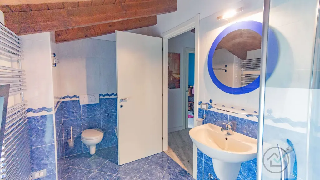 Vannitoad - Mansarded Penthouse with Sky Views in Varese