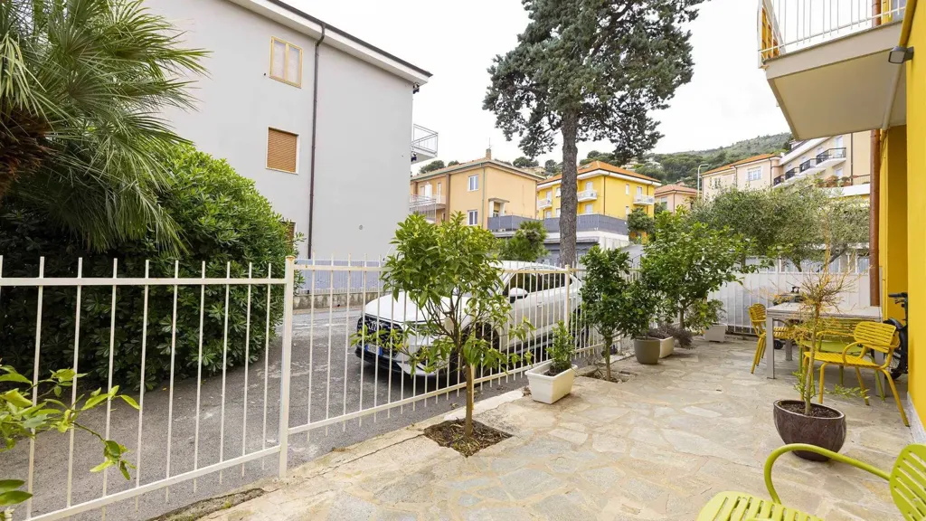 Terrasse - Modernised Triplex with Private Garden in Andora