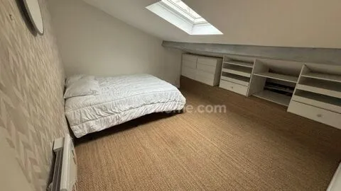 Chambres - Duplex Meublé avec Poutres Apparentes à Paris 13e