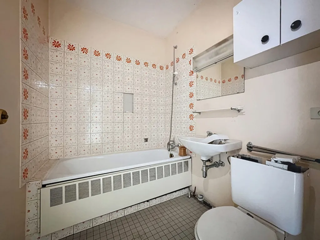 Bathrooms - Duplex and Studio with Terraces in Jette