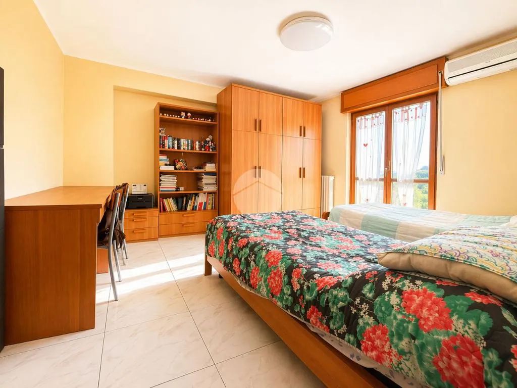 Chambres - Three-Bedroom Apartment with Balcony in Settimo