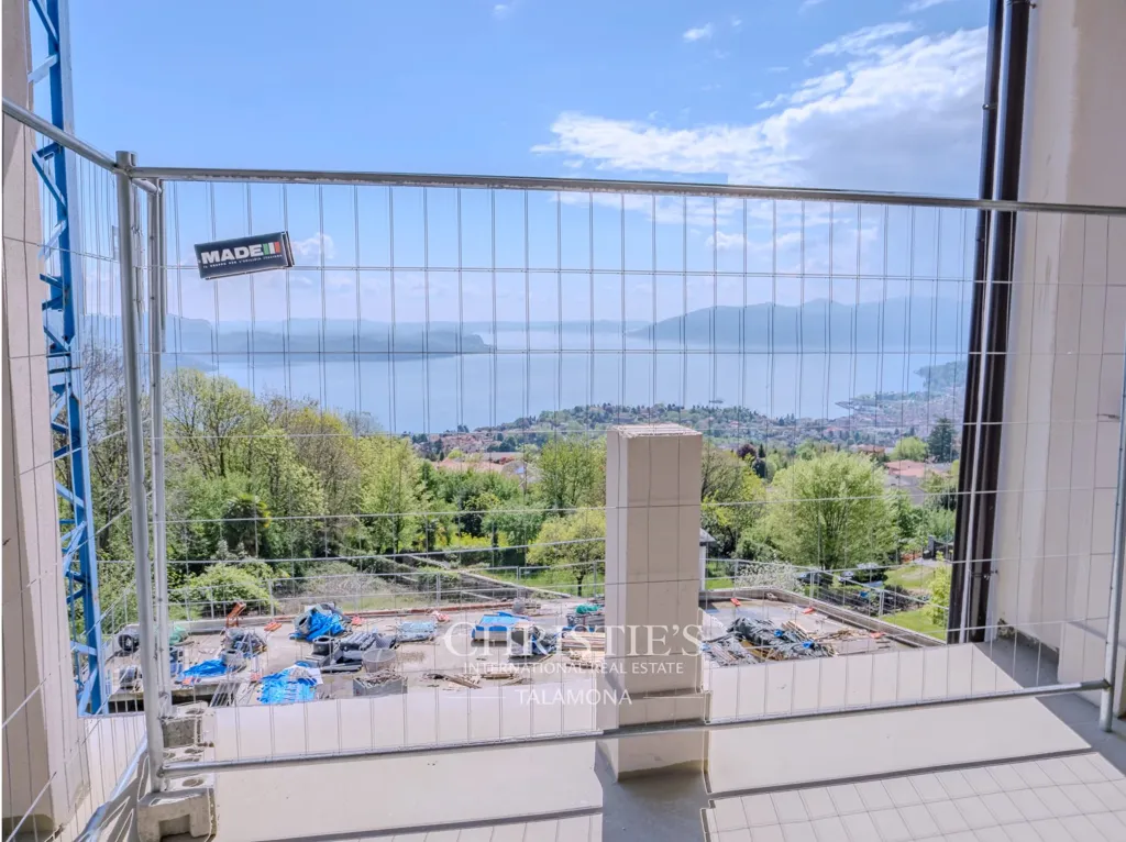 Rõdu - Luxury Lake View Apartment in Arizzano