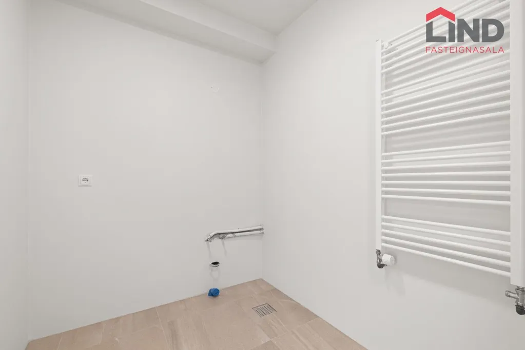 Toad - New Apartment with Elevator in Skarðshlíðarhverfi