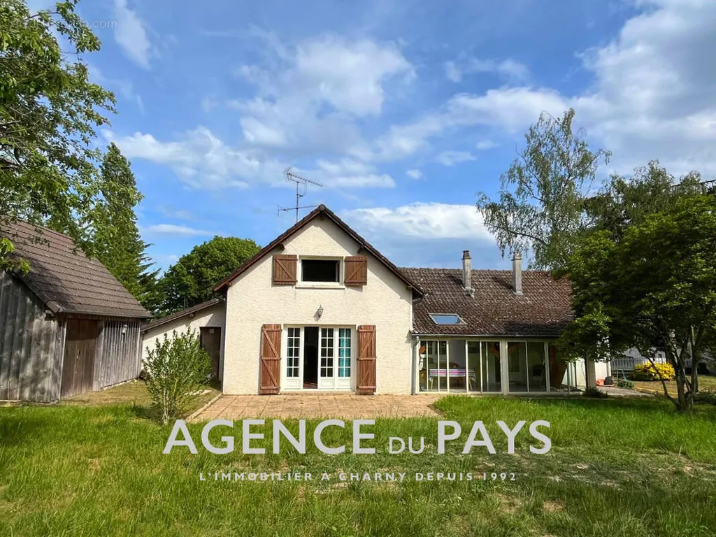 Extérieur - Maison Contemporaine avec Jardin à Charny