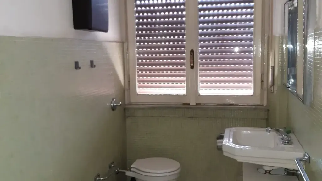 Salles de bain - Rented Flat with Balcony in Milan