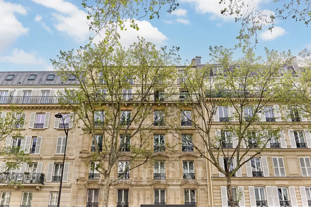 Exterior - 2 Bedroom Flat with Lift in Paris 17th