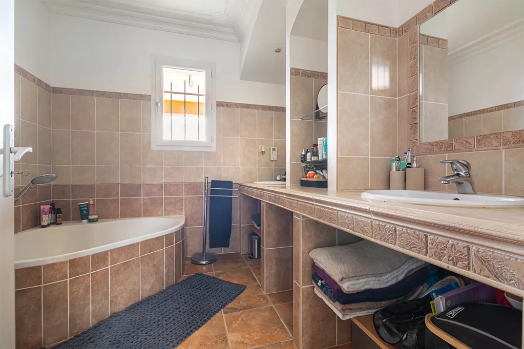 Maison 9 pièces à Pommiers