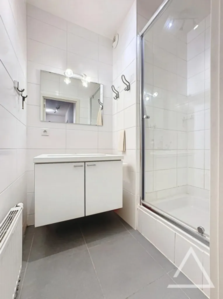 Salles de bain - Appartement 3 Chambres avec Terrasses dans Clos Calme