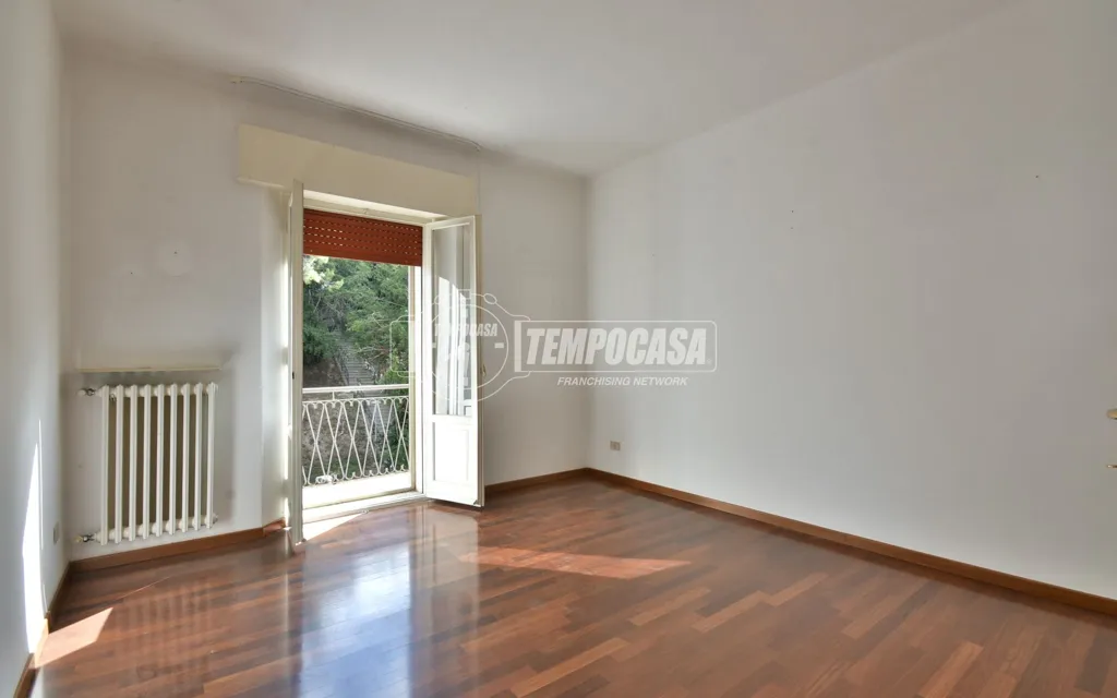 Stanze - 1960s Apartment with Balconies in Osimo