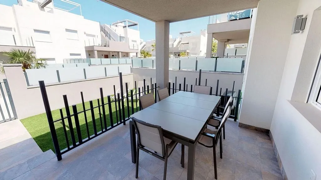 Terrasse - 3-Bed Flat with Pool in Nueva Torrevieja