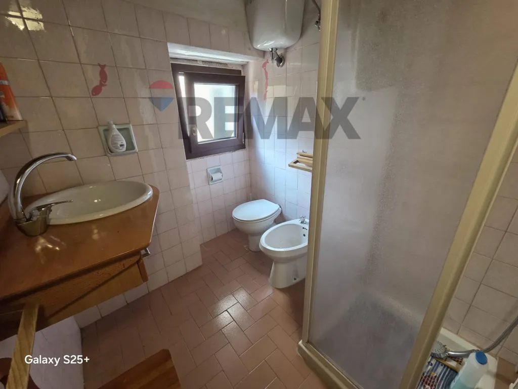 Salles de bain - Independent Triplex with Terrace in Monteverdi Marittimo