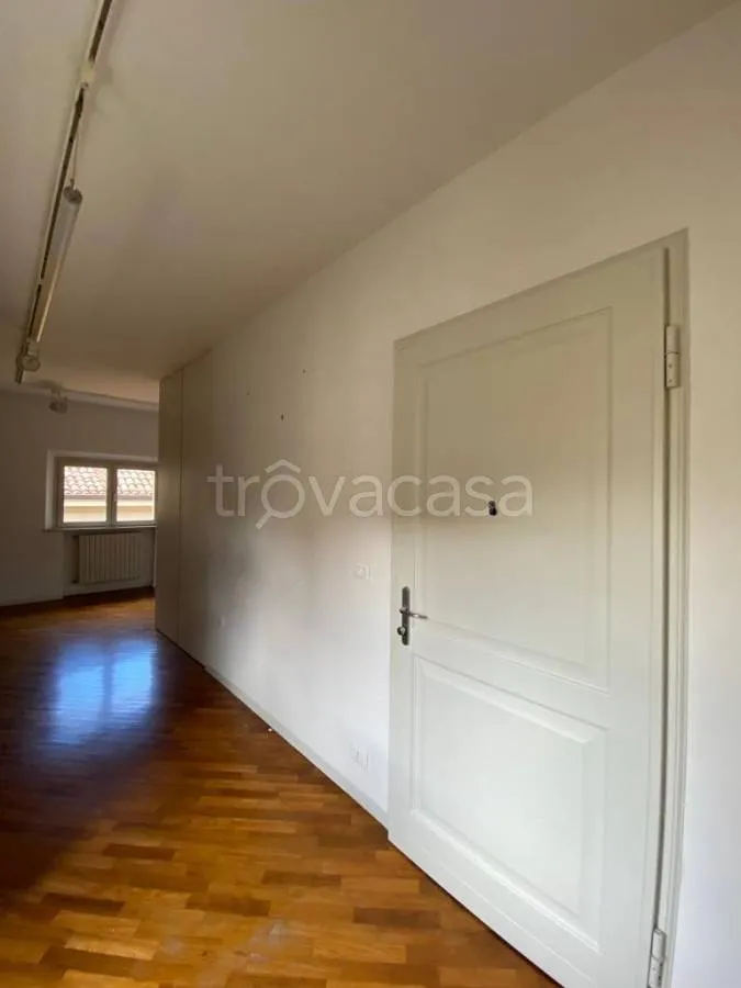 Pièces - Rustic-Style Flat with Caminetto in Modena