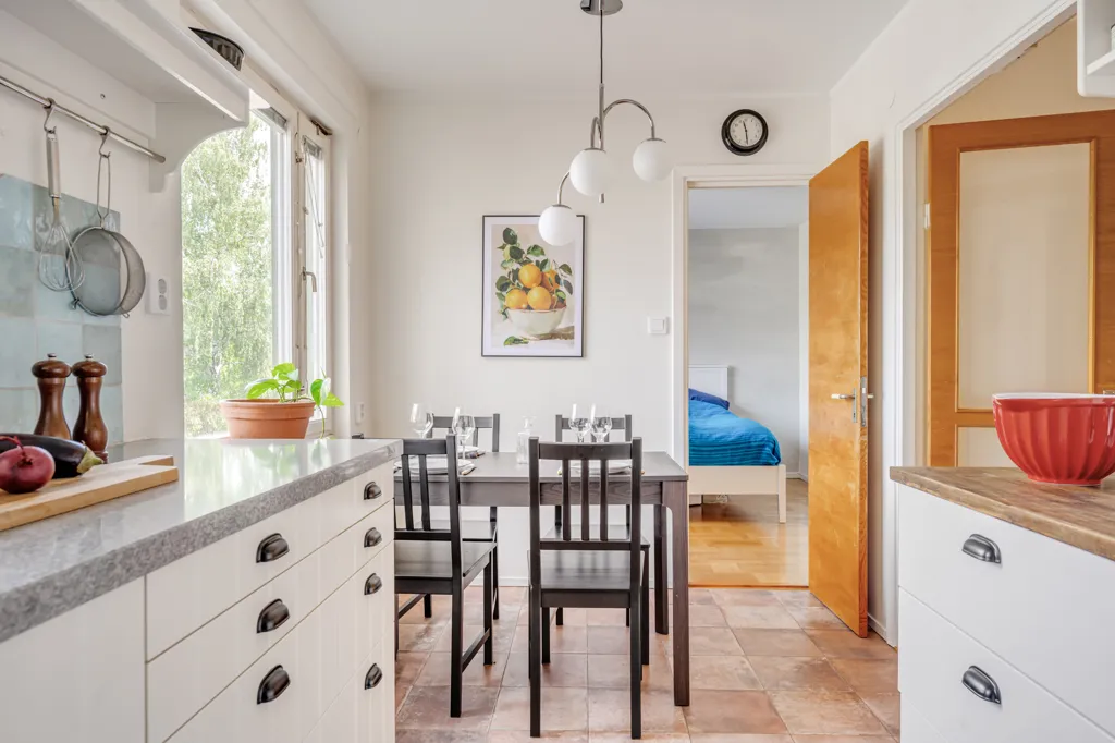 Cuisine - Charming 3-Bedroom with Balcony in Solna
