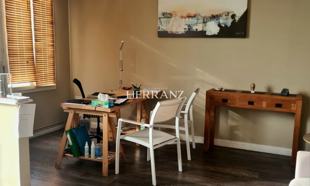 Bureau - Appartement Rénové avec Garage à Pomerol