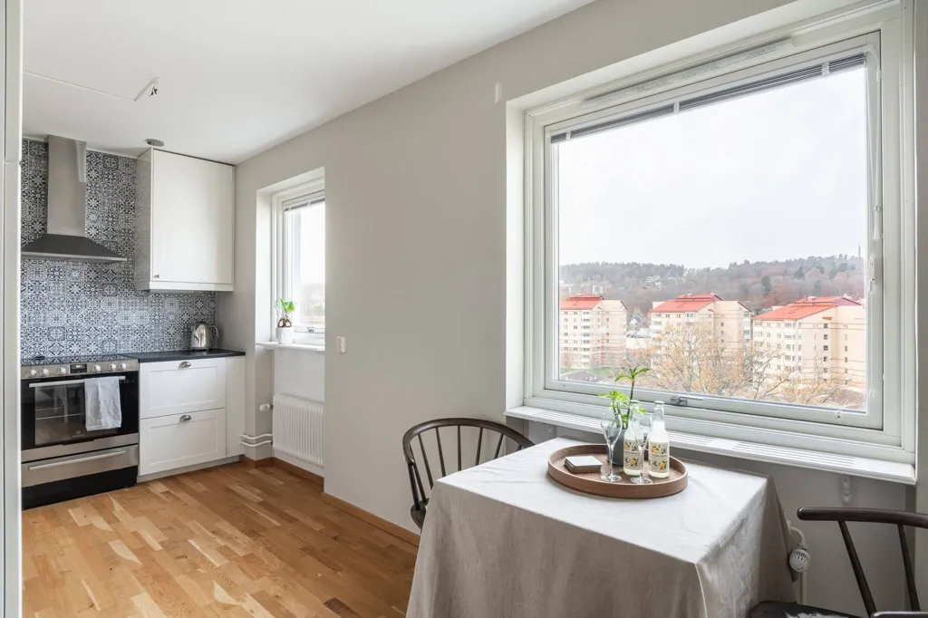 Salle à manger - Bright Studio Flat with Balcony near University