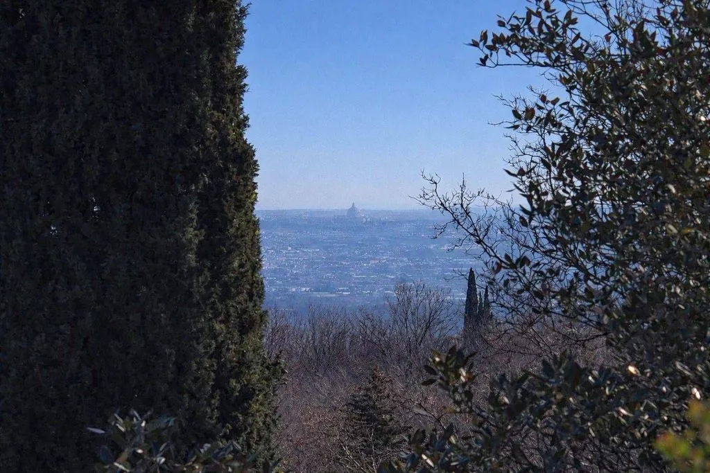 Luxury Villa with Panoramic Views in Colleromano, Rome