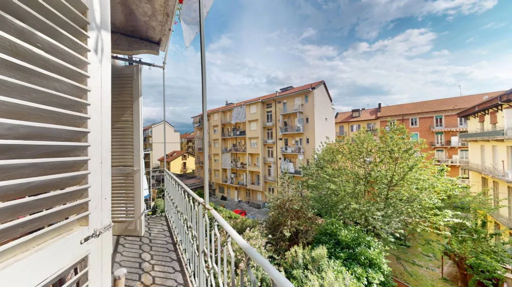 Balcon - Bright Bungalow with Balcony in Turin