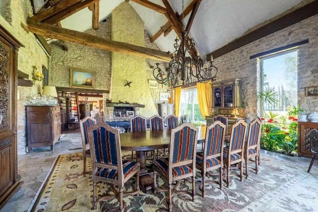 Maison 10 pièces à Fontainebleau