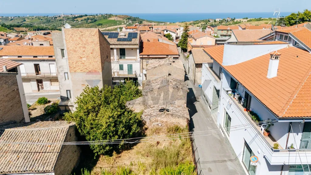Vue aérienne - Rustic Building for Renovation in Cupello