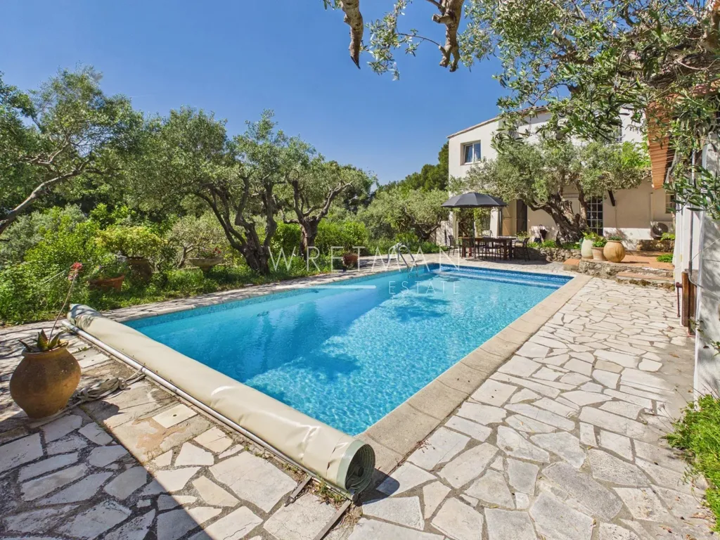 Bassein - Luxury Property with Two Villas in Draguignan
