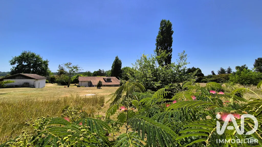 Jardin - Maison avec Piscine et Jardin à Sauveterre-de-Guyenne