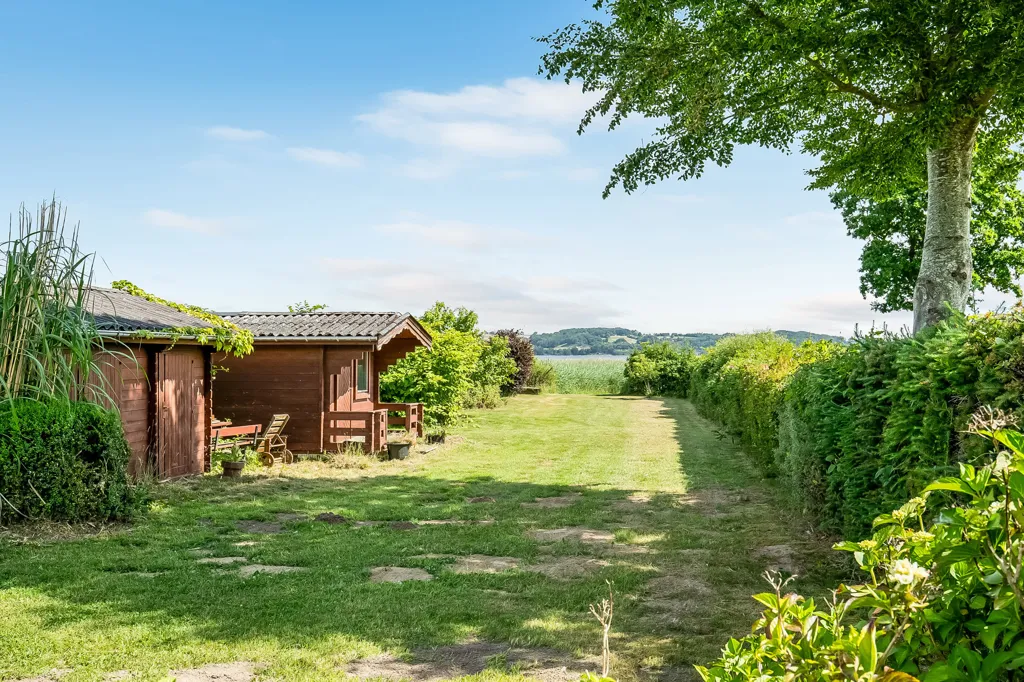 Jardín - Vacation Home with Waterfront View in Sellerup Strand