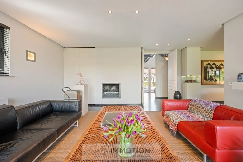 Elutuba - Stylish Villa with South-Facing Garden in Luxurious Setting
