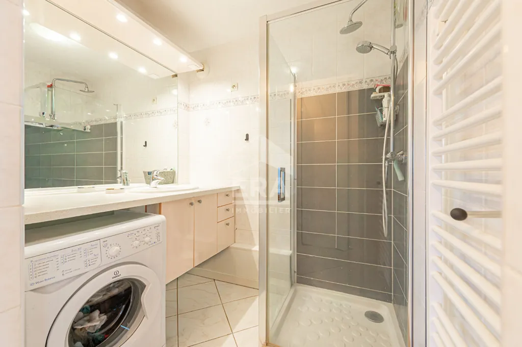 Vannitoad - Balcony Flat with View in Groisy Centre