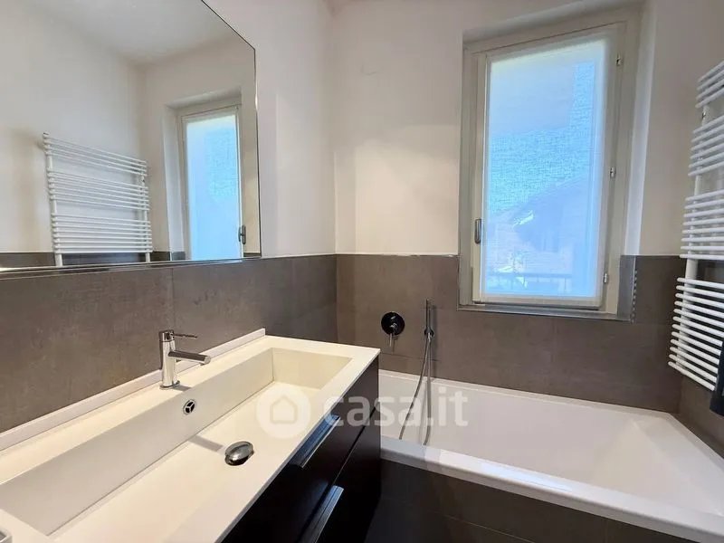 Salles de bain - Terraced Villa with Double Garden in Saronno