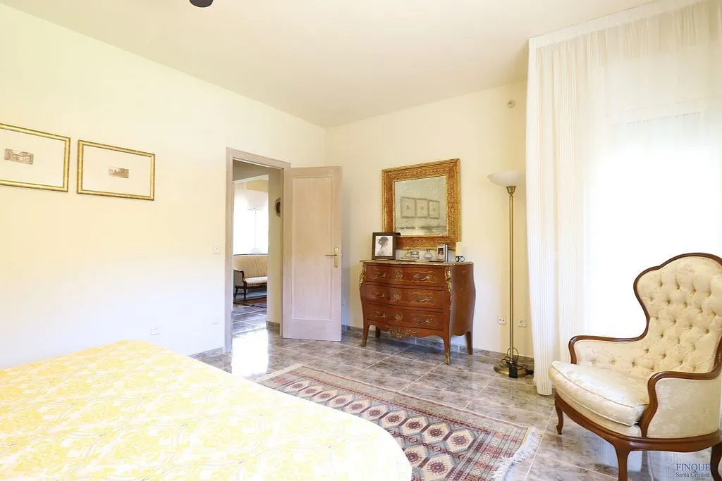 Chambres - Villa with Pool and Buildable Plot in Caldes de Malavella