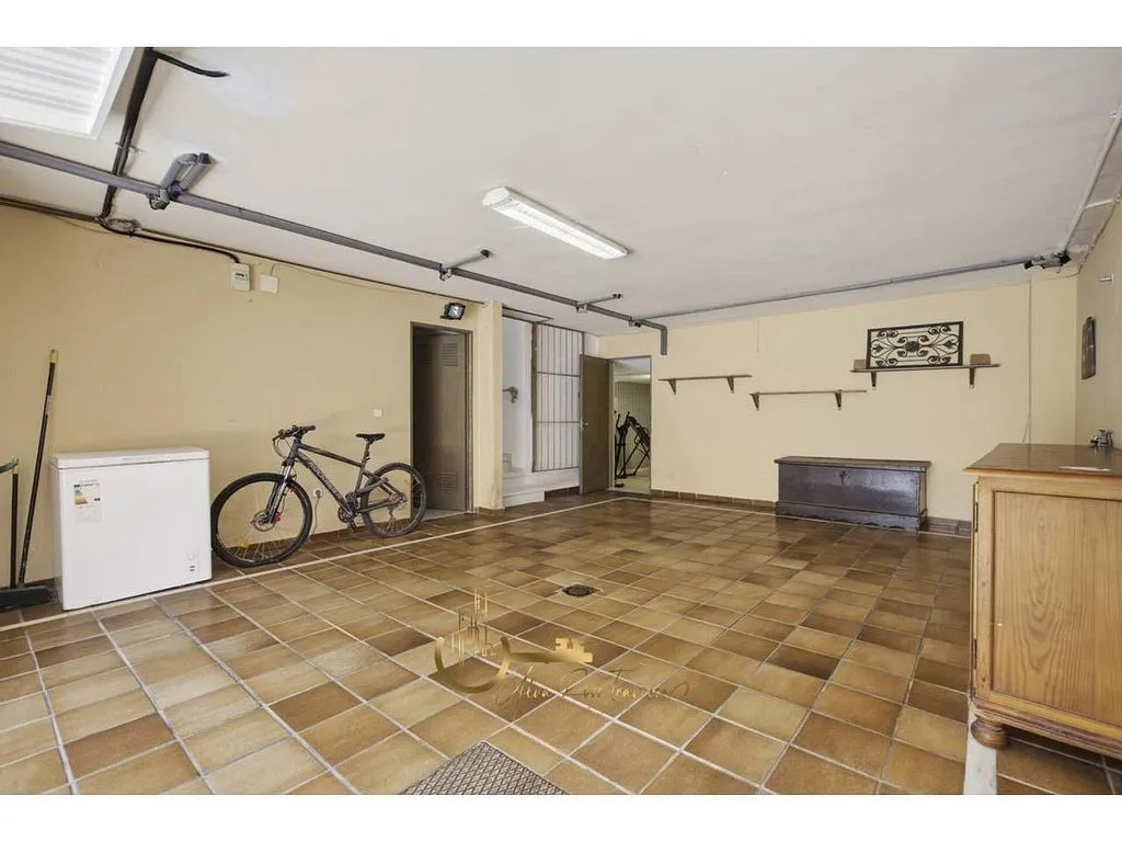 Garage - Renovated Chalet with Garden in Simón Verde