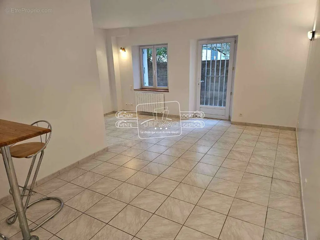 Cuisine - Immeuble de 6 Appartements dans le Parc de Procé
