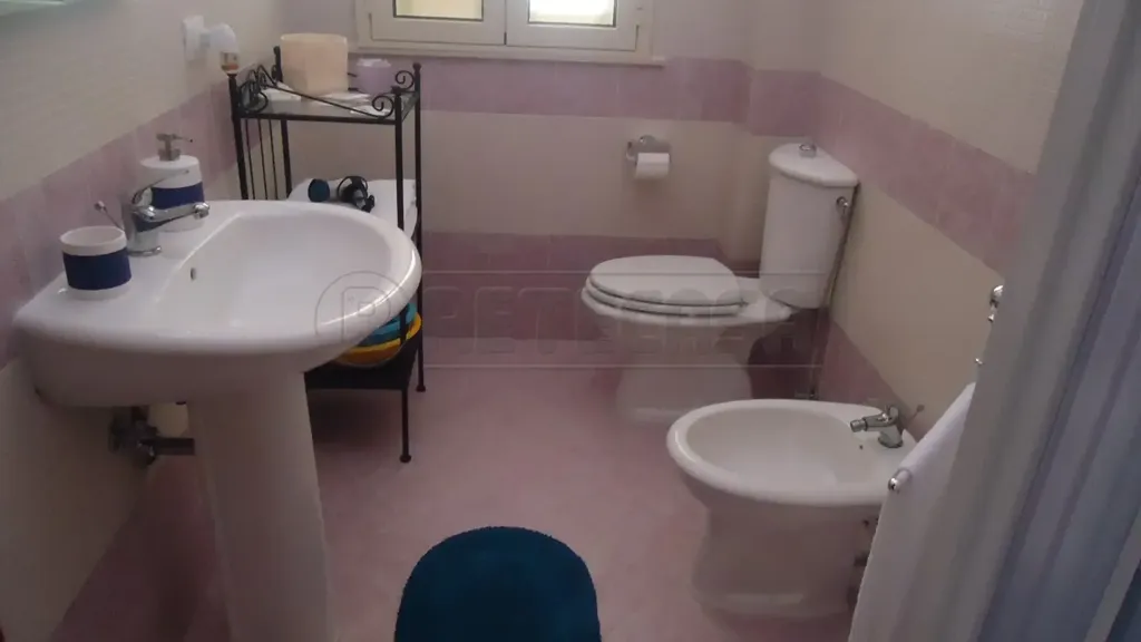 Bathrooms - Rustic Villa with Pool in Siracusa