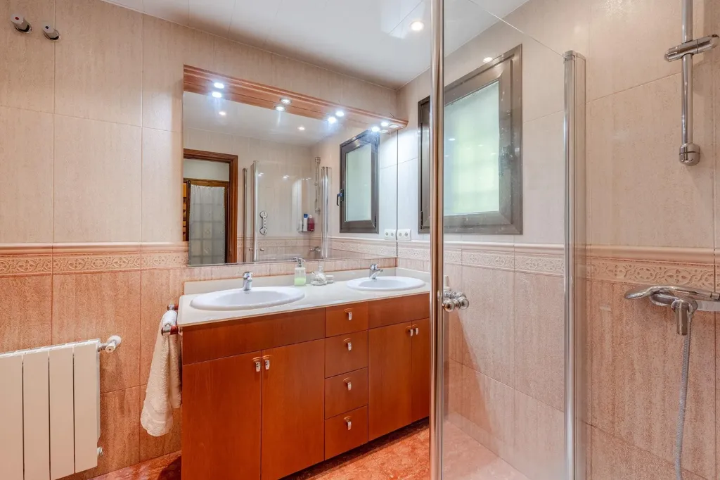 Salles de bain - Classic Style Villa with Pool in Caldes de Malavella