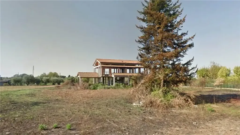 Jardin - Unfinished Villa with Large Plot in Forte Dei Marmi