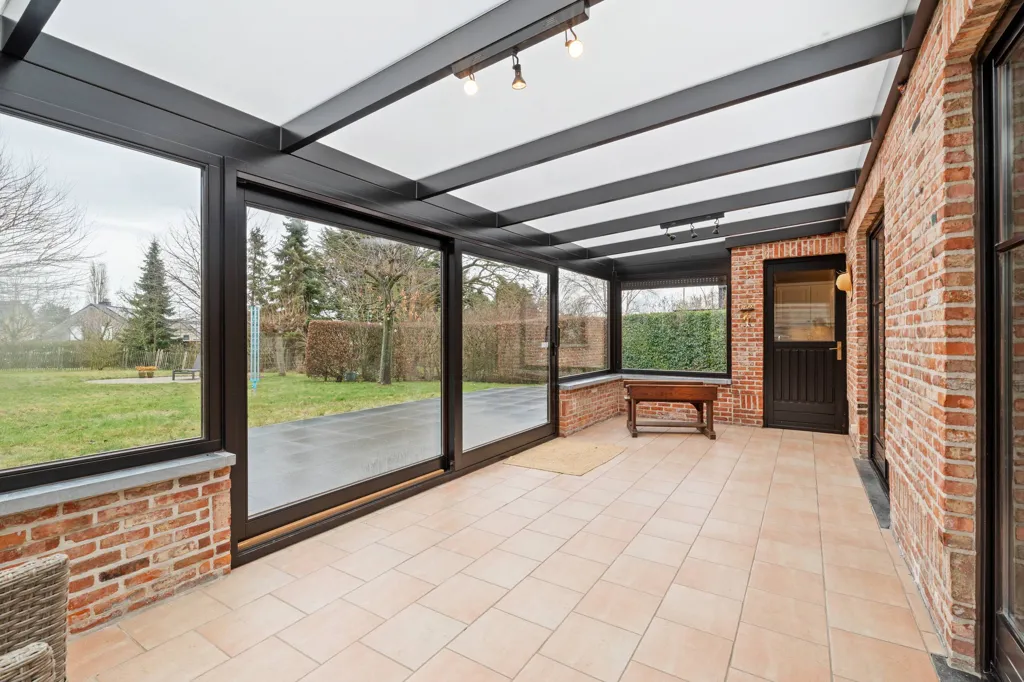 Terrasse - Villa Spacieuse avec Grand Jardin à Diegem