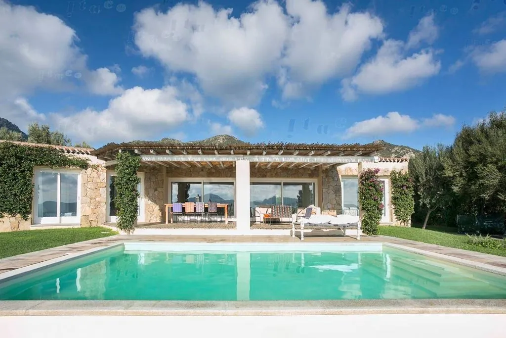 Bassein - Luxury Villa with Pool in Cugnana Verde, Sardinia