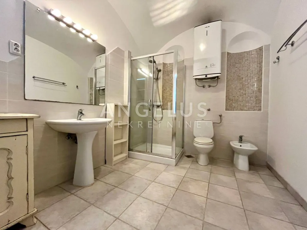 Salles de bain - Four-Bedroom Apartment in Historic Zagreb