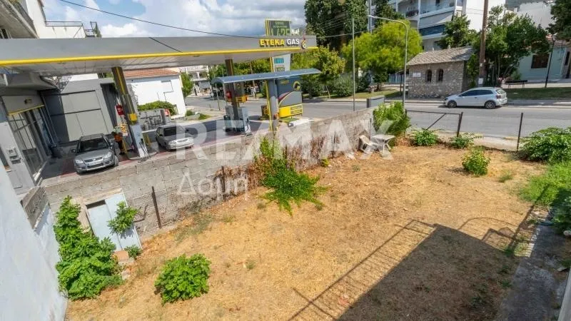 Jardin - Corner House with Large Garden in Nea Dimitriada