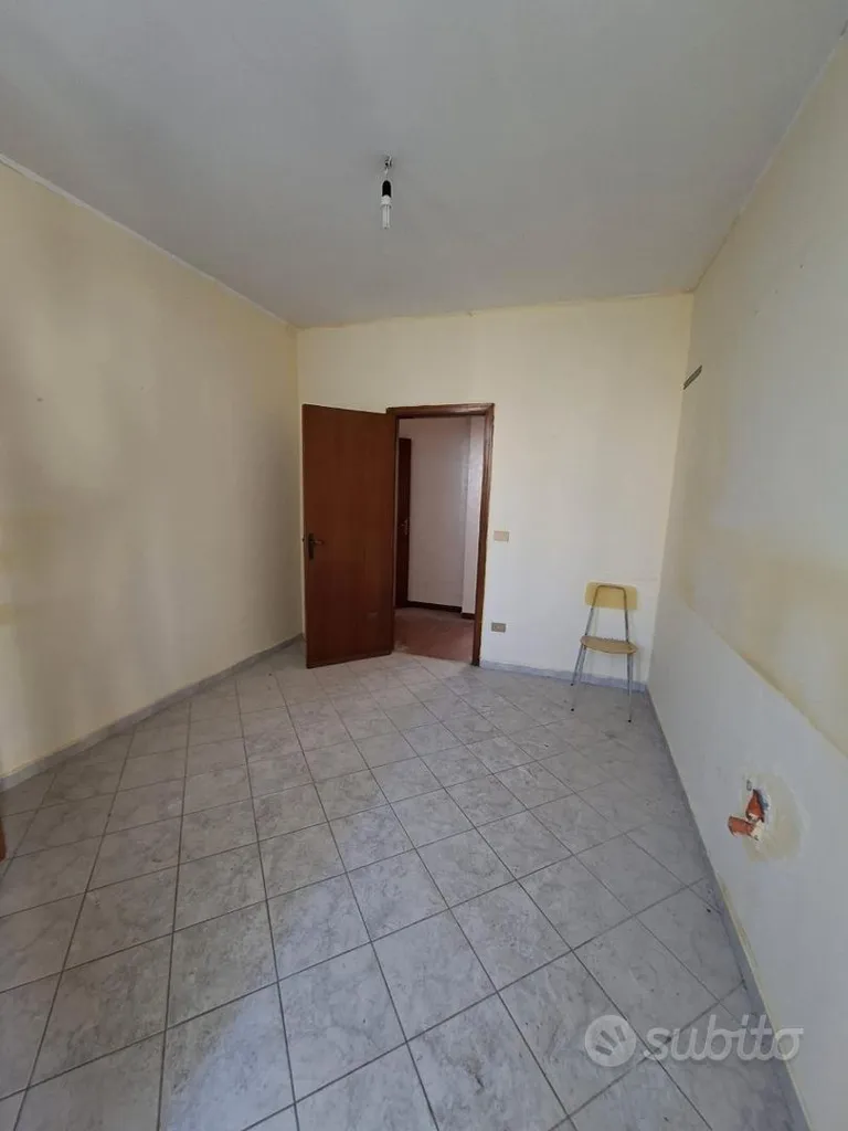Rooms - Bright 5-Room Apartment with Balcony in Palermo
