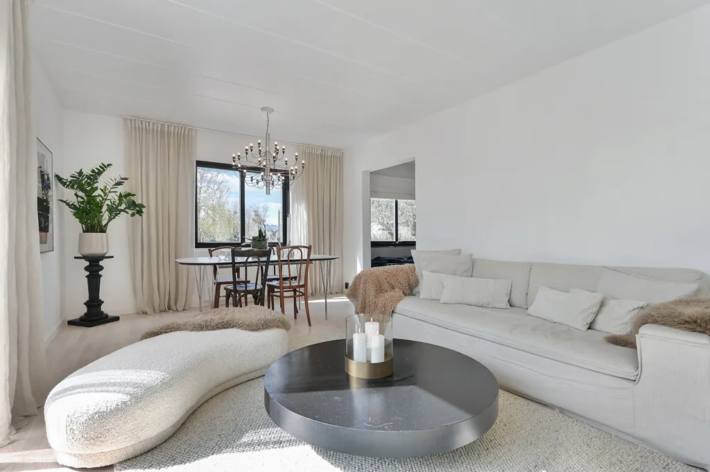 Séjour - Fully Renovated Villa with Sunny Garden in Järfälla