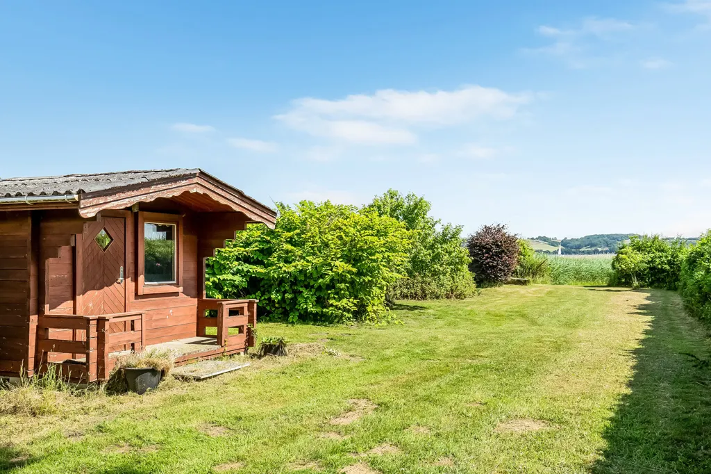 Jardín - Vacation Home with Waterfront View in Sellerup Strand